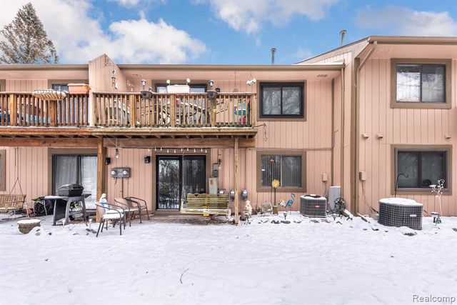 27748 Trailbrooke Circle, Westland, MI 48185