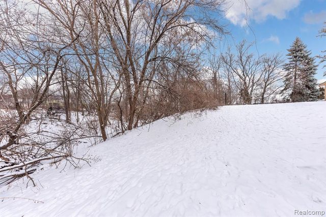 27748 Trailbrooke Circle, Westland, MI 48185