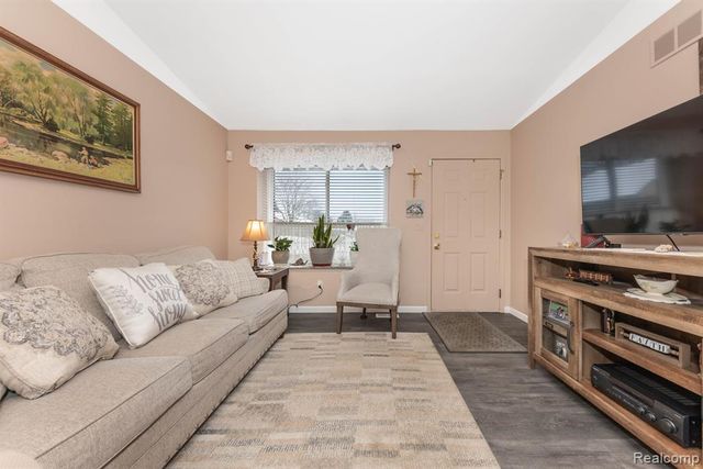 27748 Trailbrooke Circle, Westland, MI 48185