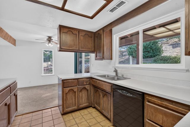 18095 Applegate Rd, Applegate, CA 95703