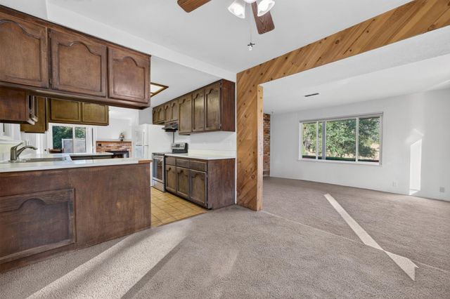 18095 Applegate Rd, Applegate, CA 95703