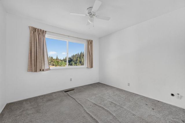 18095 Applegate Rd, Applegate, CA 95703