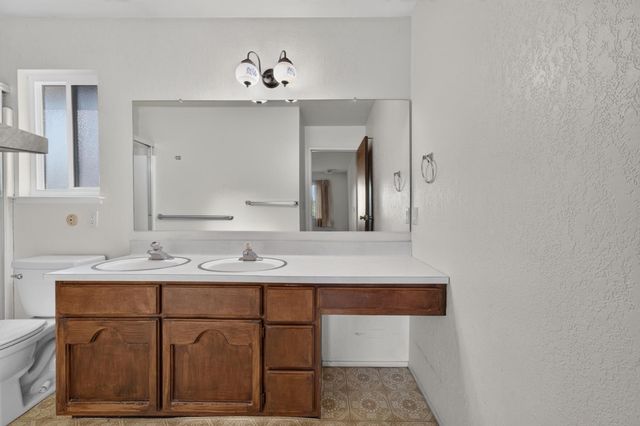 18095 Applegate Rd, Applegate, CA 95703