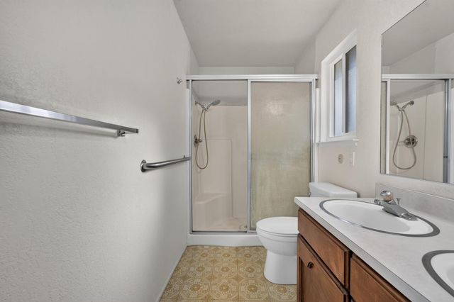 18095 Applegate Rd, Applegate, CA 95703