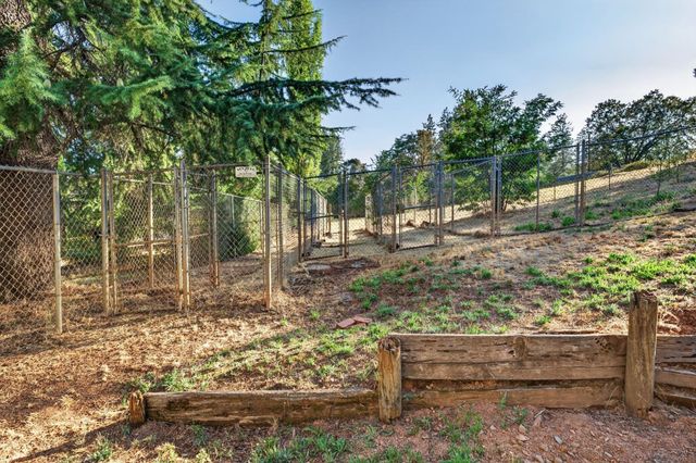 18095 Applegate Rd, Applegate, CA 95703