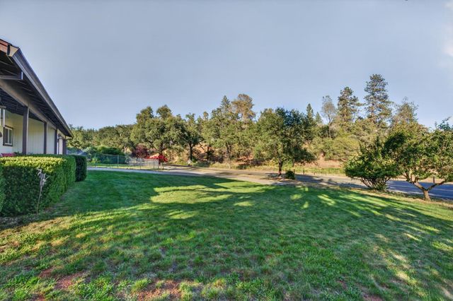 18095 Applegate Rd, Applegate, CA 95703