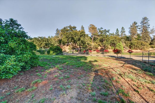 18095 Applegate Rd, Applegate, CA 95703