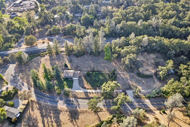18095 Applegate Rd, Applegate, CA 95703