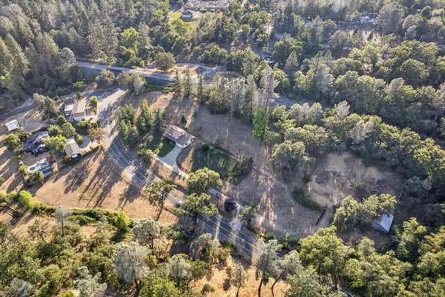 18095 Applegate Rd, Applegate, CA 95703