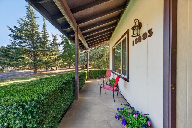 18095 Applegate Rd, Applegate, CA 95703
