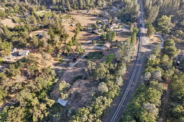 18095 Applegate Rd, Applegate, CA 95703