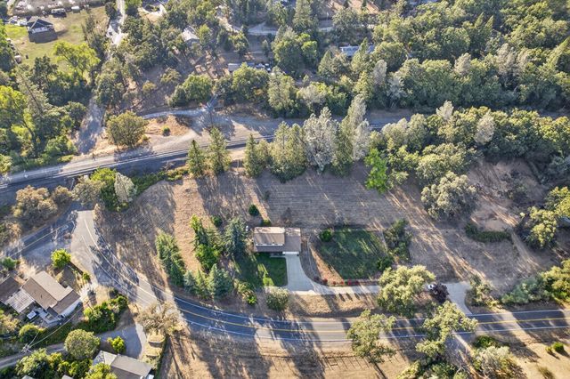 18095 Applegate Rd, Applegate, CA 95703