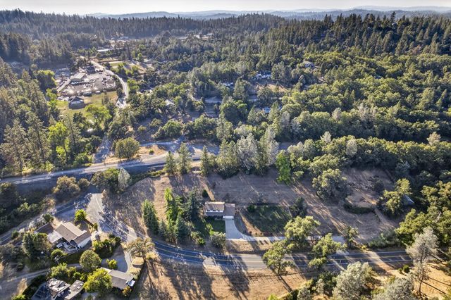 18095 Applegate Rd, Applegate, CA 95703