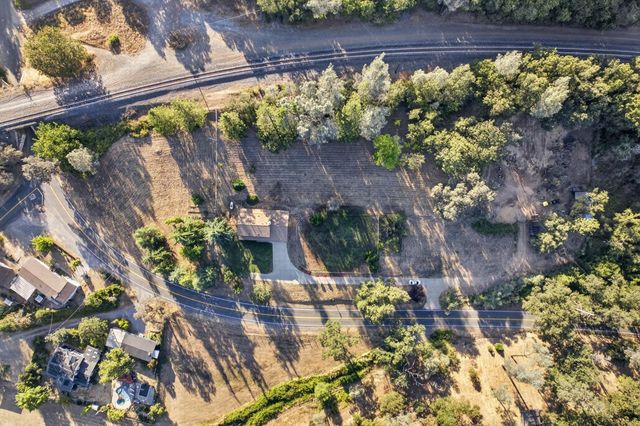 18095 Applegate Rd, Applegate, CA 95703