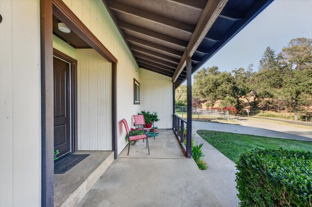 18095 Applegate Rd, Applegate, CA 95703