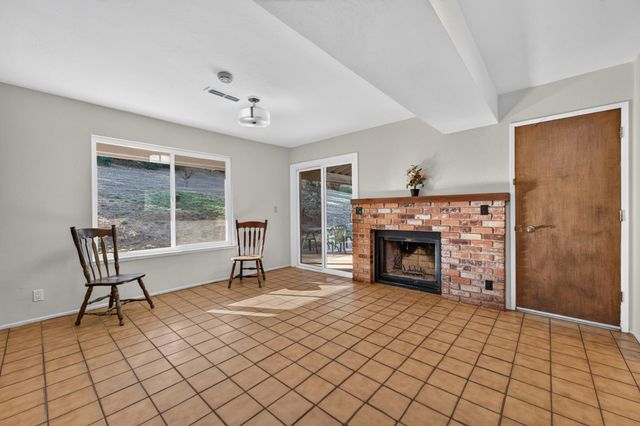 18095 Applegate Rd, Applegate, CA 95703
