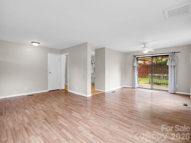 1 Lakewood Road, Hendersonville, NC 28792