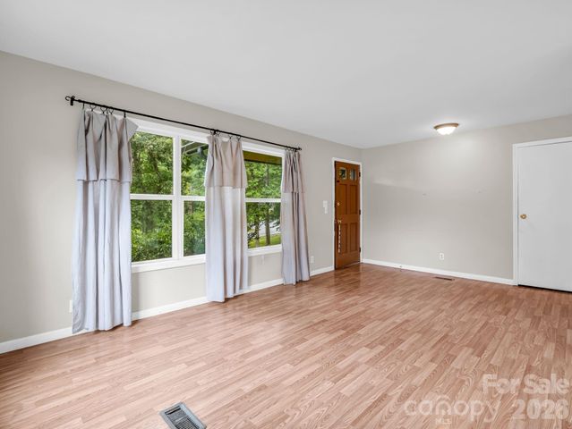 1 Lakewood Road, Hendersonville, NC 28792
