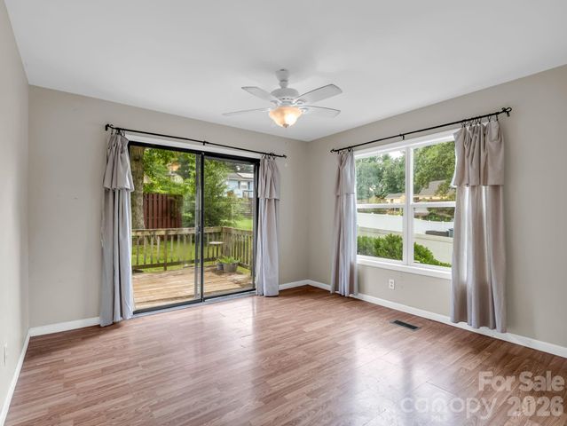 1 Lakewood Road, Hendersonville, NC 28792
