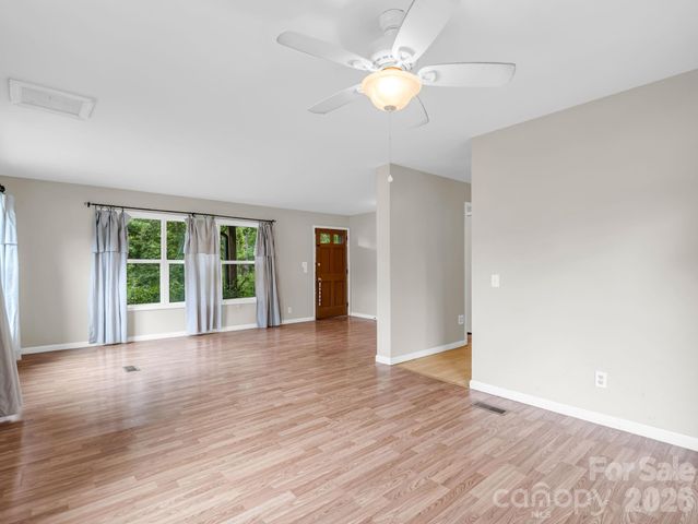 1 Lakewood Road, Hendersonville, NC 28792