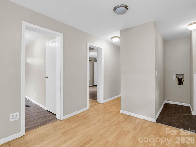 1 Lakewood Road, Hendersonville, NC 28792