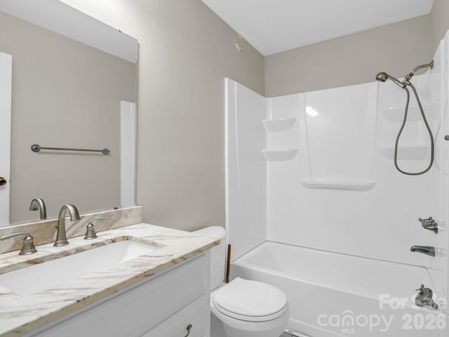 1 Lakewood Road, Hendersonville, NC 28792