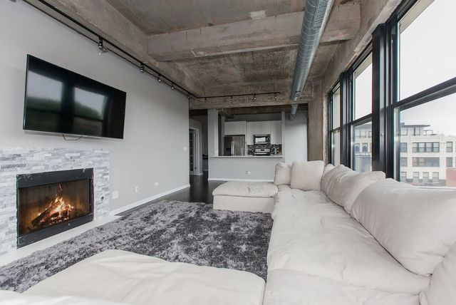 1000 W 15th Street 328, Chicago, IL 60608