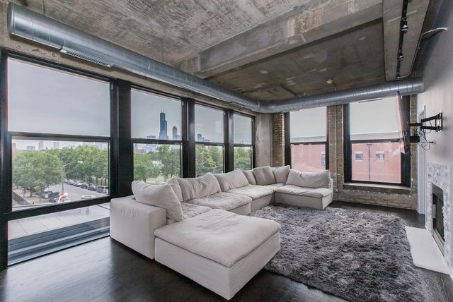 1000 W 15th Street 328, Chicago, IL 60608