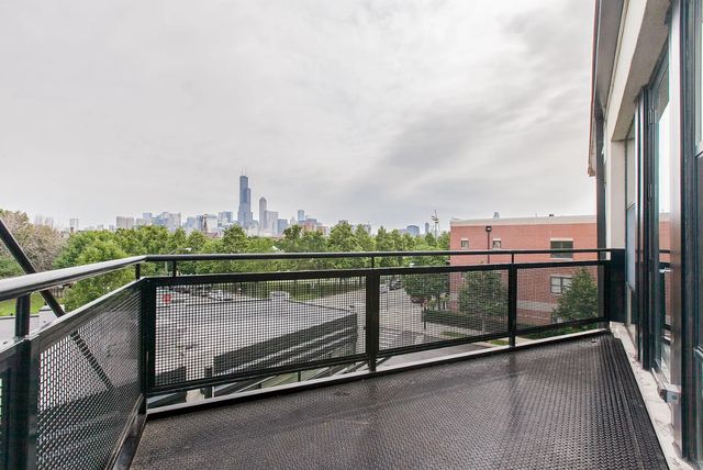 1000 W 15th Street 328, Chicago, IL 60608