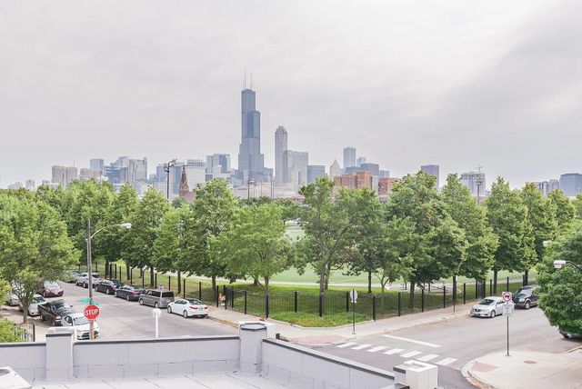 1000 W 15th Street 328, Chicago, IL 60608