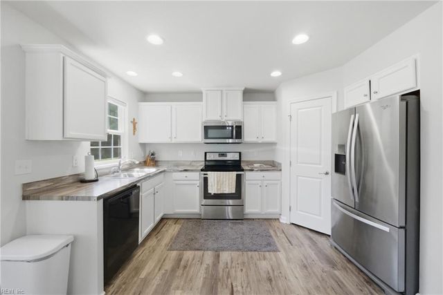 5893 Pilmour DR, Providence Forge, VA 23140