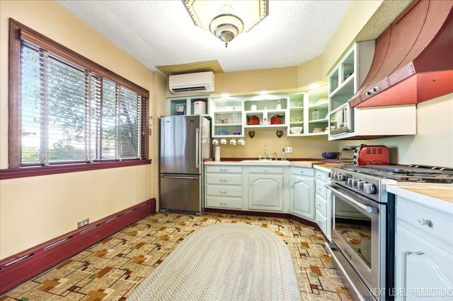 3728 Cuyler Avenue, Berwyn, IL 60402