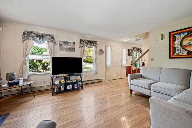 5 Auburndale Hts, Bridgewater, MA 02324