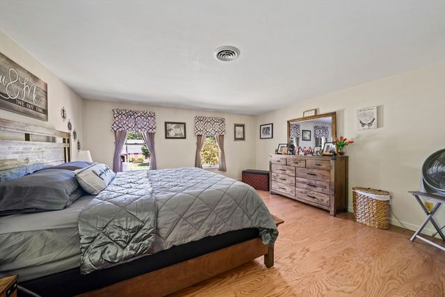 5 Auburndale Hts, Bridgewater, MA 02324