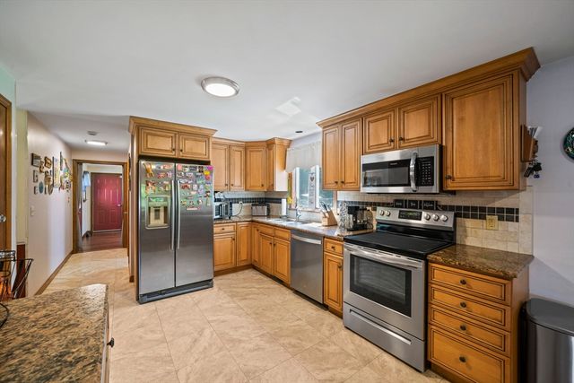 5 Auburndale Hts, Bridgewater, MA 02324