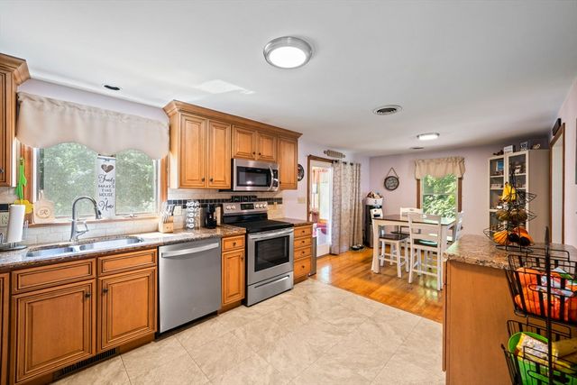 5 Auburndale Hts, Bridgewater, MA 02324