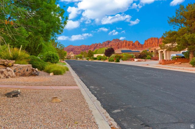 207 N PAINTED DR, Ivins, UT 84738