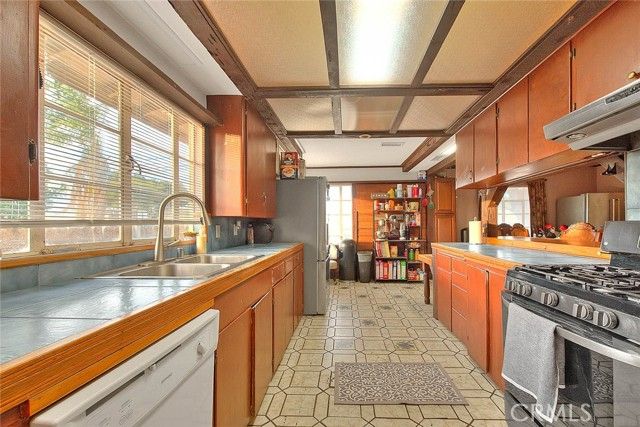 18087 San Bernardino, Bloomington, CA 92316