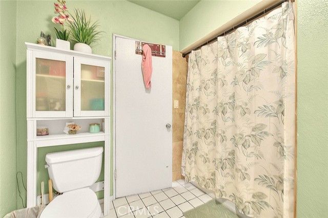 18087 San Bernardino, Bloomington, CA 92316