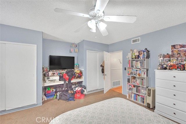 18087 San Bernardino, Bloomington, CA 92316