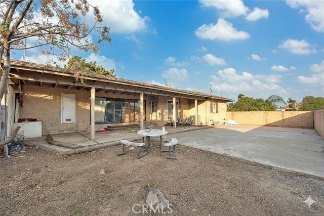 18087 San Bernardino, Bloomington, CA 92316