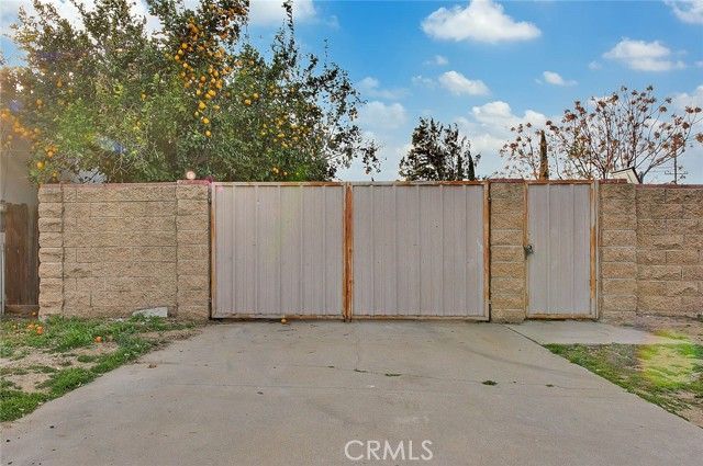 18087 San Bernardino, Bloomington, CA 92316