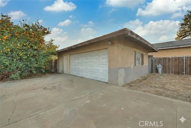 18087 San Bernardino, Bloomington, CA 92316