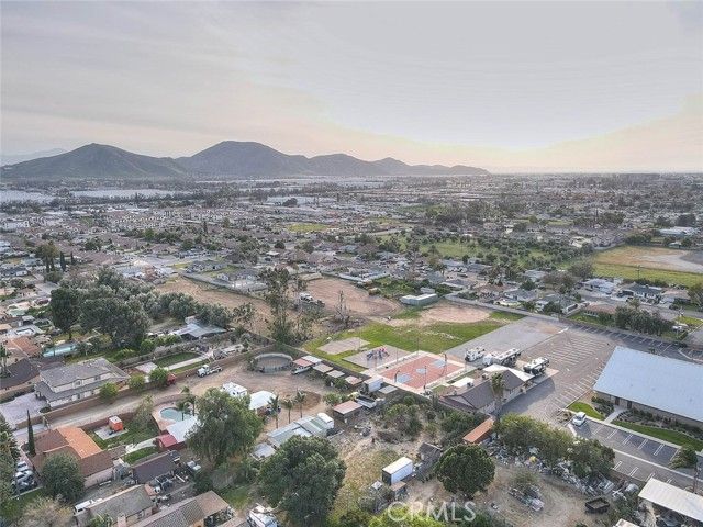 18087 San Bernardino, Bloomington, CA 92316