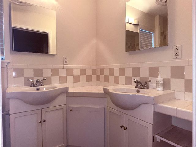 5413 Coventry LN, Austin, TX 78723