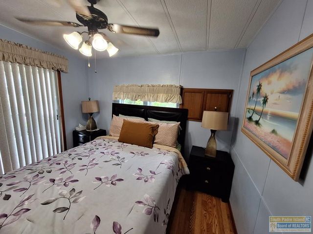 132 E Bonnet Circle, Port Isabel, TX 78578