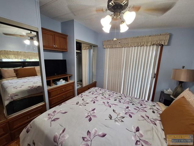 132 E Bonnet Circle, Port Isabel, TX 78578