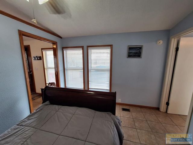 132 E Bonnet Circle, Port Isabel, TX 78578