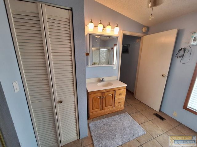 132 E Bonnet Circle, Port Isabel, TX 78578