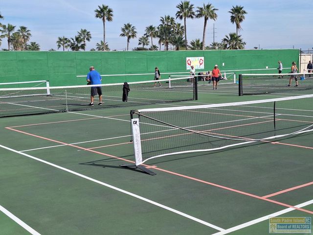 132 E Bonnet Circle, Port Isabel, TX 78578